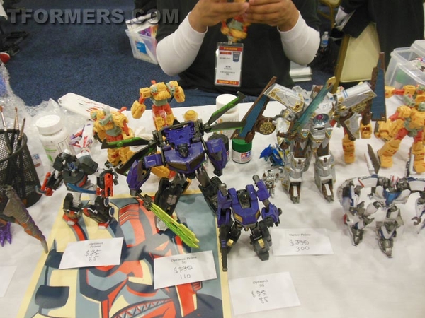 BotCon 2013   The Transformers Convention Dealer Room Image Gallery   OVER 500 Images  (440 of 582)